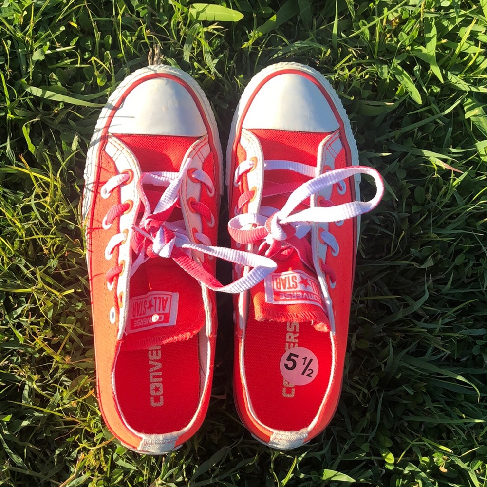 NEON PINK CONVERSE SIZE 5 1/2